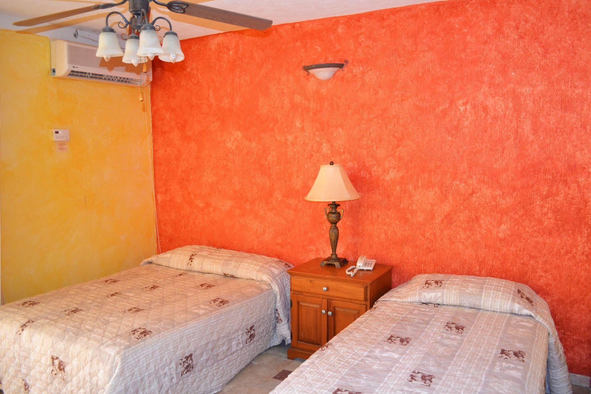 לוס ברילס Hotel Playa Del Sol מראה חיצוני תמונה