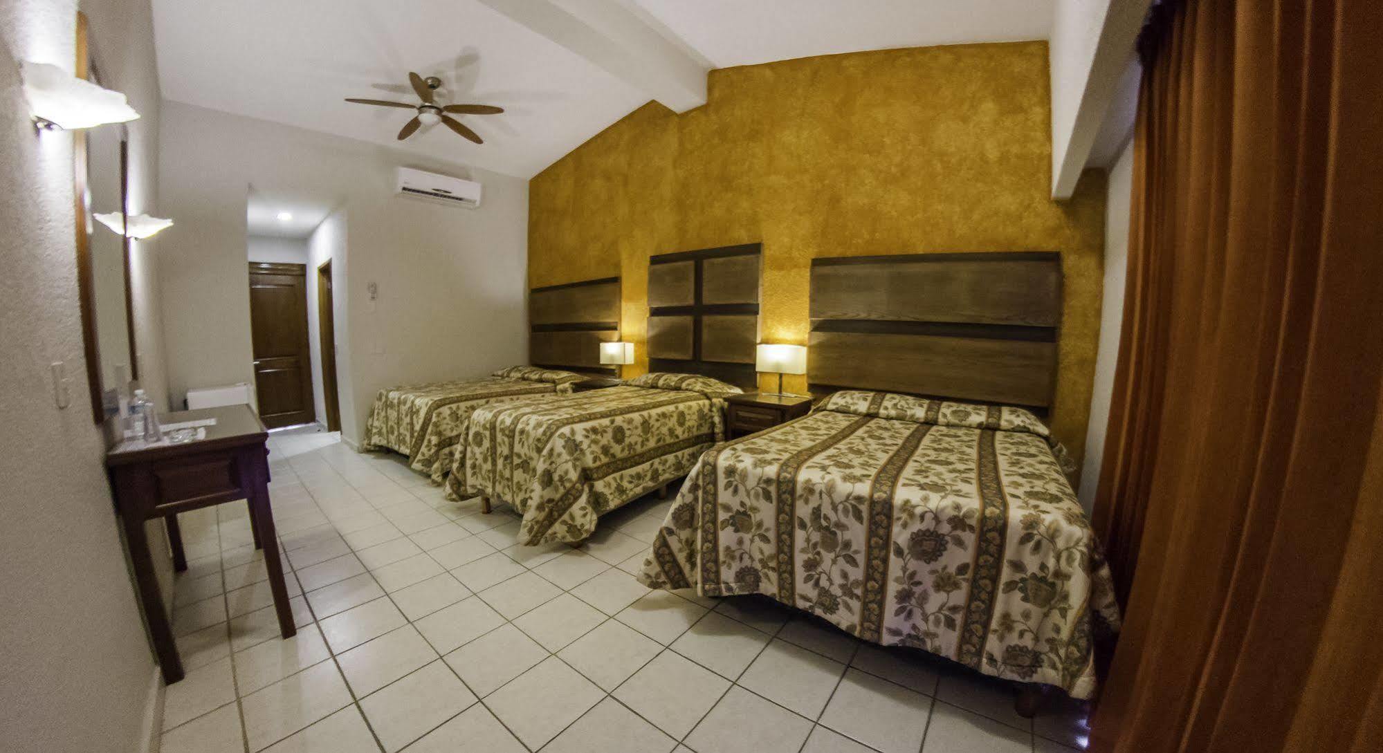 לוס ברילס Hotel Playa Del Sol מראה חיצוני תמונה